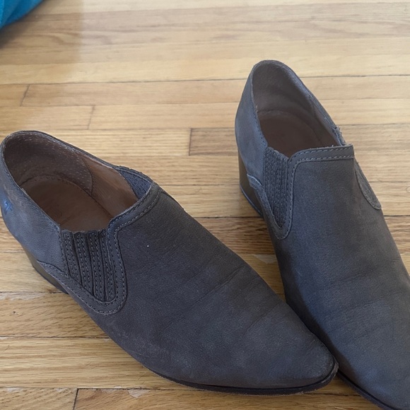 FRYE WOMEN’S LOAFERS - Picture 1 of 3